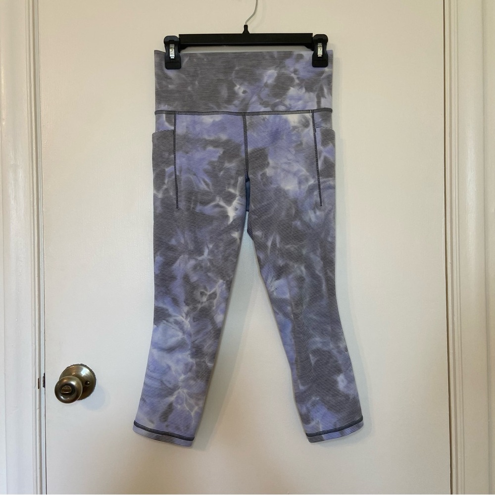 Athleta Women 20” Salutation Stash Pocket II Capri 980375 Blue Gray Print Small
